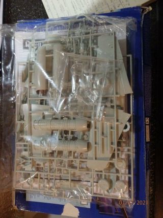 Revell Of Germany 1/32 He162a - 2 " Salamander " Box Crushed,  Kit Fine,  Complete
