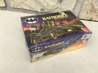 Batmobile 1/25 Scale Kit Amt / Ertl Batman Returns / Tim Burton - Mib