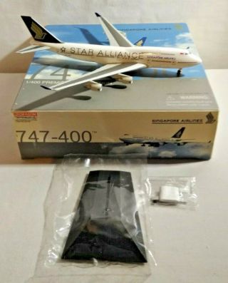 Dragon Wings Premiere 1:400 Scale Boeing 747 - 400 - Singapore Airlines - 55762