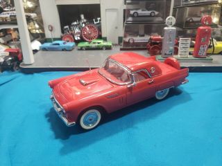 Danbury 1/24 Scale 1956 Ford Thunderbird Convertible Red Die - Cast Car