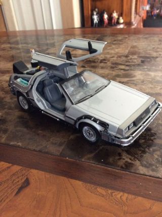 Back To The Future Delorean Part Ii - 1/24 Die Cast Welly