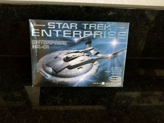 Polar Lights Star Trek Uss Enterprise Nx - 01 Space Ship 1/100 Scale Model Kit