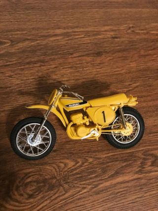 Vintage 1/12 Scale Plastic Model Suzuki Dirt Bike