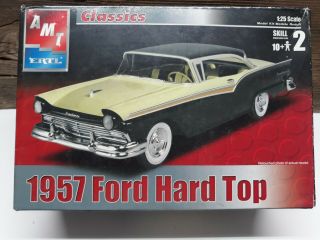 72 - 1 Amt Ertl 1957 Ford Hard Top (fairlane 500) 1/25 Scale 31544 Model Car Kit