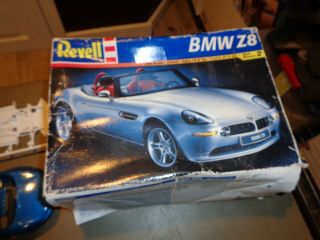 REVELL - 1:24 BMW Z8 Model Kit 85 - 2332 OPEN BOX 2001 2