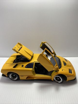 Motor Max 1:18 Lamborghini Diablo Gt Metallic Yellow