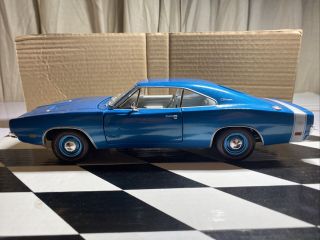 American Muscle Ertl 1:18 1969 Dodge Charger R/t Blue White Interior Unboxed