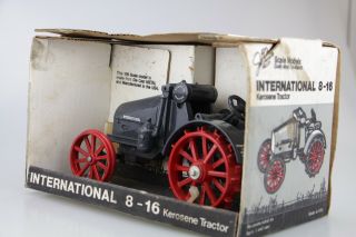1/16 Scale Models International 8 - 16 Kerosene Tractor 3