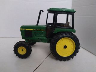 Ertl John Deere 2755 Utility Farm Tractor With Cab Wide Front Axle 1:16.