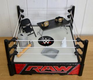 Wwe - Monday Night Raw Wrestling Ring W/ Breakable Table & Steel Chair