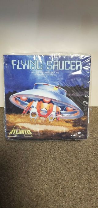 Atlantis 256 The Invaders Tv Show Flying Saucer Plastic Model Kit 1/72