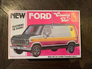 Vintage Amt 1/25 1977 Ford " Cruising Van " Built Model Kit T481