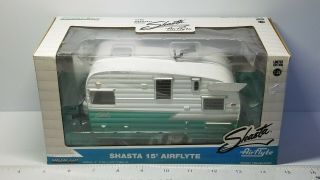 1/24 Greenlight Hitch & Tow 1964 Winnebago 216 Two Tone White & Teal