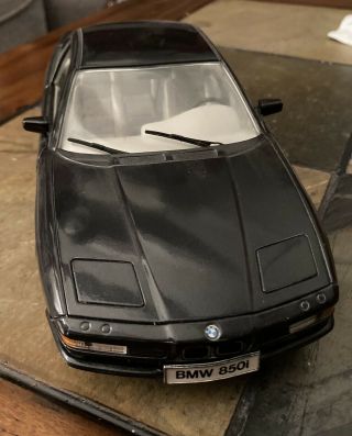 Maisto Black Bmw 850i (1990) Die Cast Car 1:18 Scale