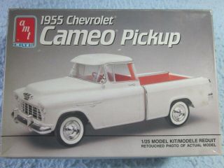 Amt Ertl 1955 Chevrolet Cameo Pickup 1:25 Model Kit