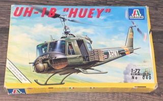 Italeri 040 Uh - 1b Huey Bell Vietnam War Kit 1:72