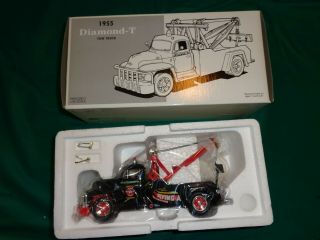 First Gear 1955 Diamond - T Flying A Tow Truck 19 - 1933 Die Cast 1:34 Scale W/box