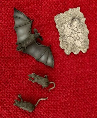 Sideshow Bat & Rats From Dracula Silver Screen 1/6 Accessories (for 12 " Figure)