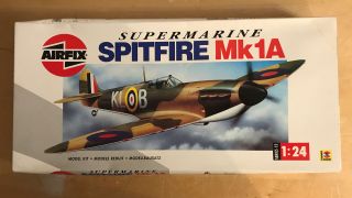 Vintage 1990 Airfix Supermarine Spitfire Mk1a 1/24,  Kit 12001