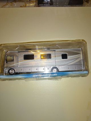 Greenlight 1:64 Route 66 2016 Fleetwood Bounder Rv Motorhome Loose.