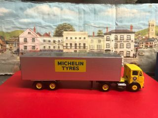 Corgi 1:50 scale Leyland Beaver Box trailer MICHELIN truck 24701 3