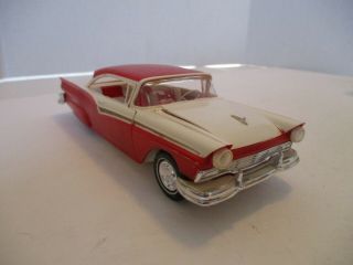 Vintage Built 1/25 Plastic Model Kit 1957 Ford Fairlane 500 Amt ?? Red & White