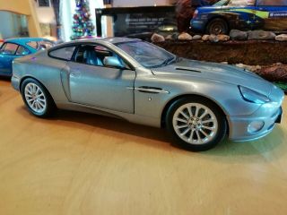 1 18 Beanstalk Aston Martin Vanquish 007
