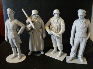 World War German Soldiers 4.  5 " Tall Set Of 4.  Primed & Ready For Paint Vintage