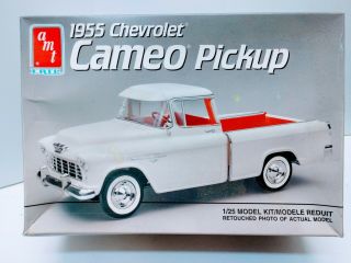 Amt/ertl - Hot Wheels,  1955 Chevrolet Cameo Pickup,  Kit Looks Complete