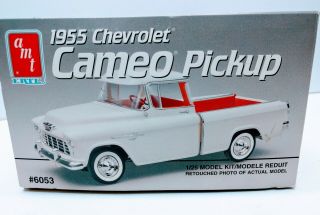 AMT/ERTL - Hot Wheels,  1955 Chevrolet Cameo Pickup,  Kit Looks Complete 3