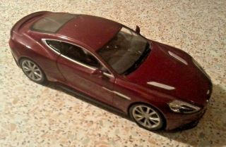 " Look " 1/24 Aston Martin Vanquish By Welly.  P & P