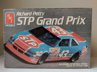 Amt Ertl 43 Richard Petty Stp Grand Prix 1:25 (model Kit, )
