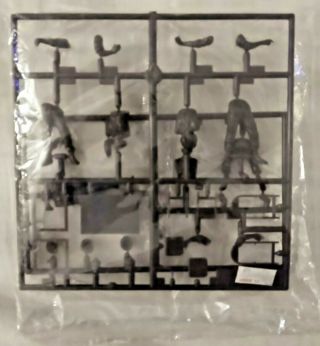 Tamiya Us M577 Armored Command Post Figures,  1:35 Scale Kit 35071.