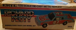 ERTL Richard Petty Chevy Caprice Die Cast Metal Model Kit Open Box 3
