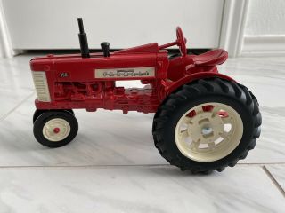 ERTL - Farmall 350 Tractor 1:16 Scale Die - Cast 1985 Special Edition - Excel.  Cond 2