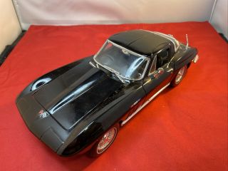 1965 Chevrolet Corvette Silver 1:18 Diecast Model Car By Maisto 31640