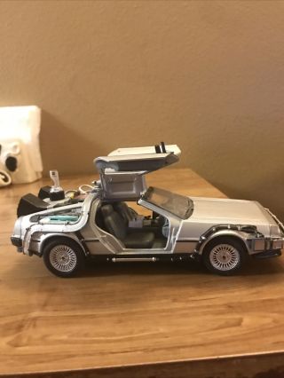 Back To The Future Delorean Part Ii - 1/24 Die Cast Welly