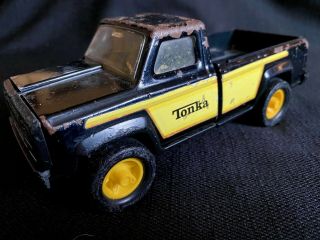 Vintage Metal Tonka Toy Truck Yellow Stripe.  Vintage Metal Tonka Crane
