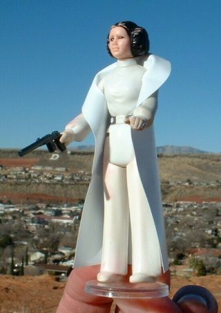 Early 1977 Princess Leia W/custom Cape & Float Weapon Vintage Star Wars Cs