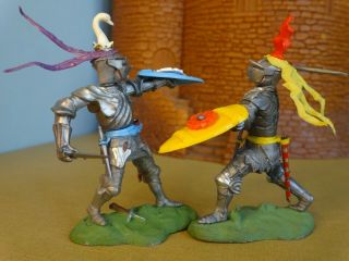 Britains Swoppet Knights,  2 Attacking With Swords,  Toy Soldiers & Complete