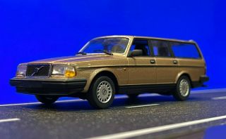 Volvo 240 - 1989 - Maxichamps 1/43 - Lifelike Design -