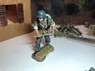 King & Country Waffen Ss German Soldier Tank Ambush 2004 Holding Missile