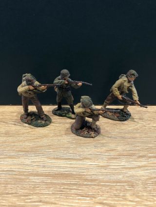 Britains: Ww2 Us Infantry In Action,  1944.  54mm Model Figures
