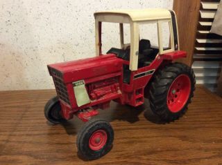 Worn Vintage International Harvester Ih 1086 Red Farmall Tractor 1/64 Diecast