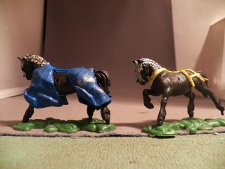 Britains Swoppet Knight Horses B Set Of Two
