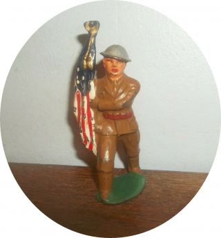 Invc549 Soldier Marching With Flag Cast Helmet Barclay / Manoil