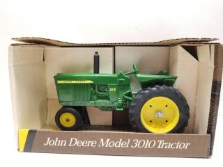 Vintage Ertl John Deere Collectors Edition 1960 Model 3010 Tractor 1/16 Scale