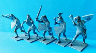 5 Courtney,  Britains 1/32 Scale Unpainted Metal Medieval Knights Toy Figures