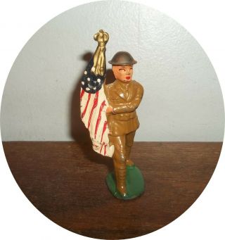 Invc353 Soldier Marching With Flag Tin Helmet Barclay / Manoil