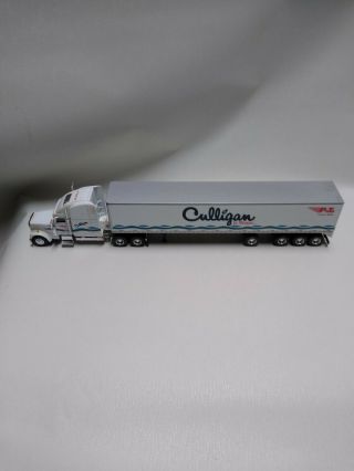 Freightliner 1/50 Truck And Trailer.